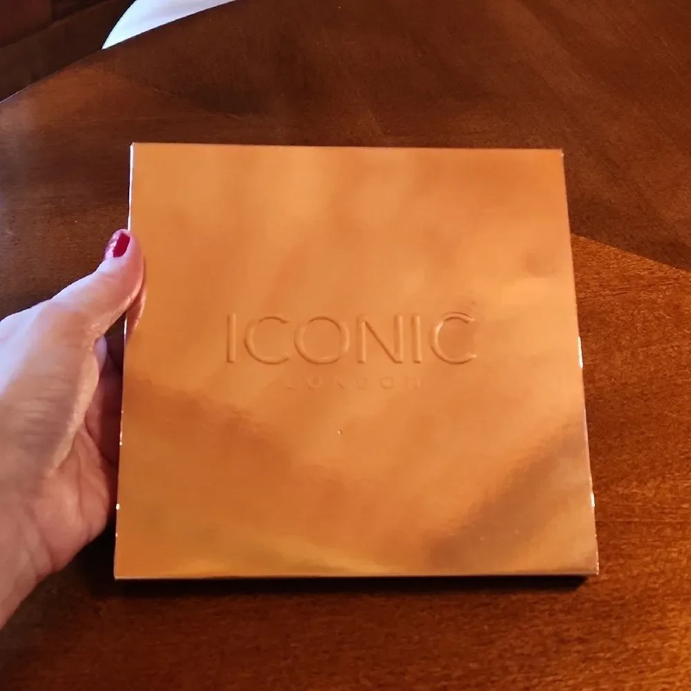 ICONIC London iconic eyeshadow